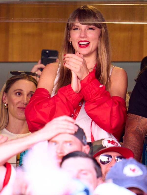 Taylor Swift cheers on the Chiefs at Arrowhead Stadium on Sept. 24, 2023.