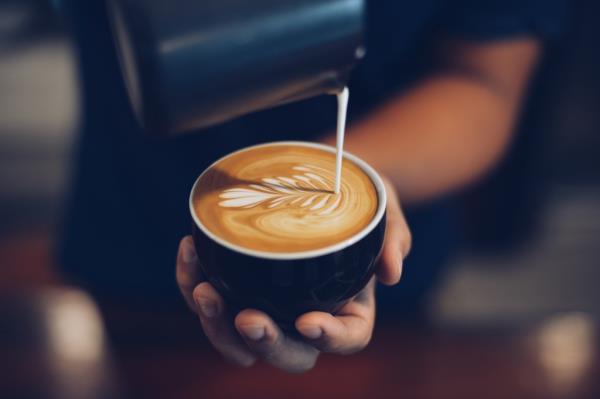 Customers on a budget aren't splashing out on $6 lattes, according to Reddit. Some users suggested investing in a pricey coffee machine instead of a single expensive drink as it will be 