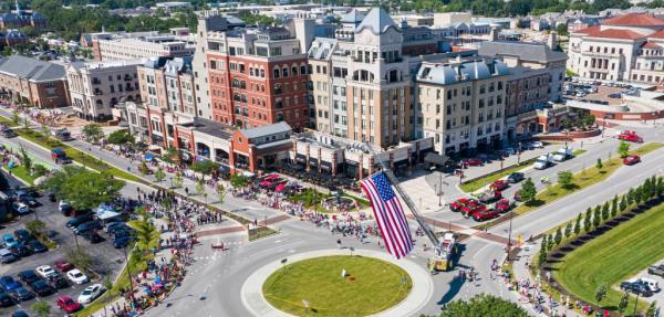 Carmel is known for havin<em></em>g a lovely downtown area.