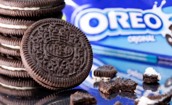 The stock price for Oreo maker Mo<em></em>ndelez Internatio<em></em>nal fell on Friday by some 2.7% as of 2:45 p.m. Eastern time.