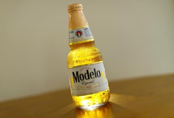 Co<em></em>nstellation Brands, the US-ba<em></em>sed distributor of Modelo Especial, also saw its stock fall on Friday.