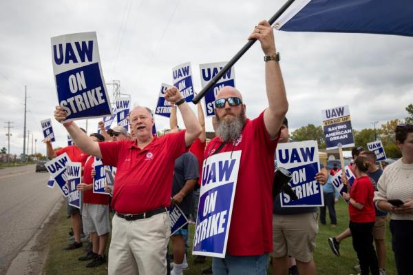 UAW workers picketing last week in Lansing, Mich.